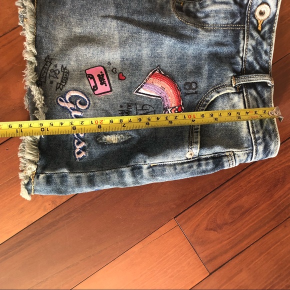 Guess Embroidery Fun Denim Mini Cut-off Skirt Trendy Spring Girls Sz 8 youth - Picture 2 of 4